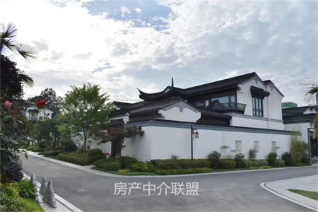 龙都花园3室2厅2卫138㎡带车库